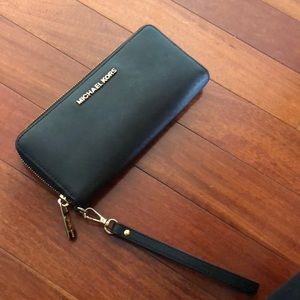 Michael Kora wallet